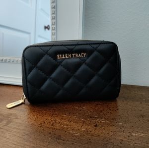 ELLEN TRACY The Quilted Collection zip around indexer wallet